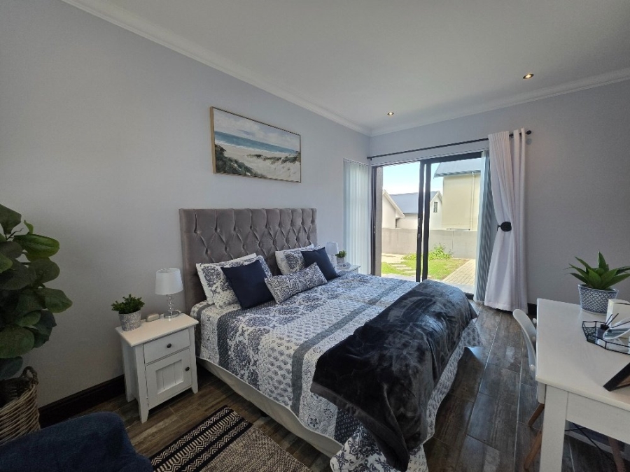 2 Bedroom Property for Sale in Outeniquasbosch Western Cape